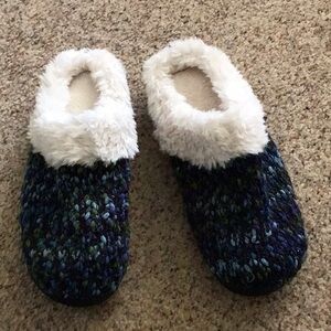 NWOT Isotoner Blue & White Slippers
